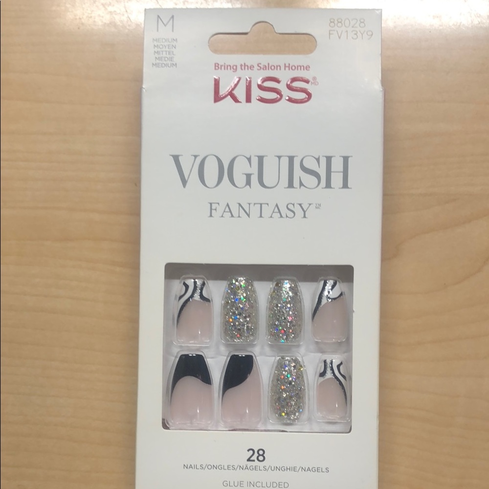 KISS Glitter and Black Press-On Nails